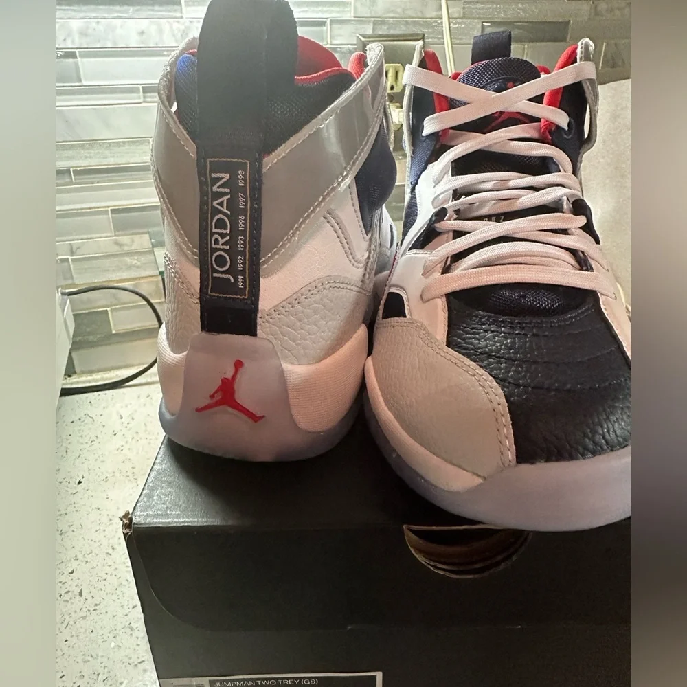 Brand new kids size 7youth Jordan sneakers - Picture 3 of 5